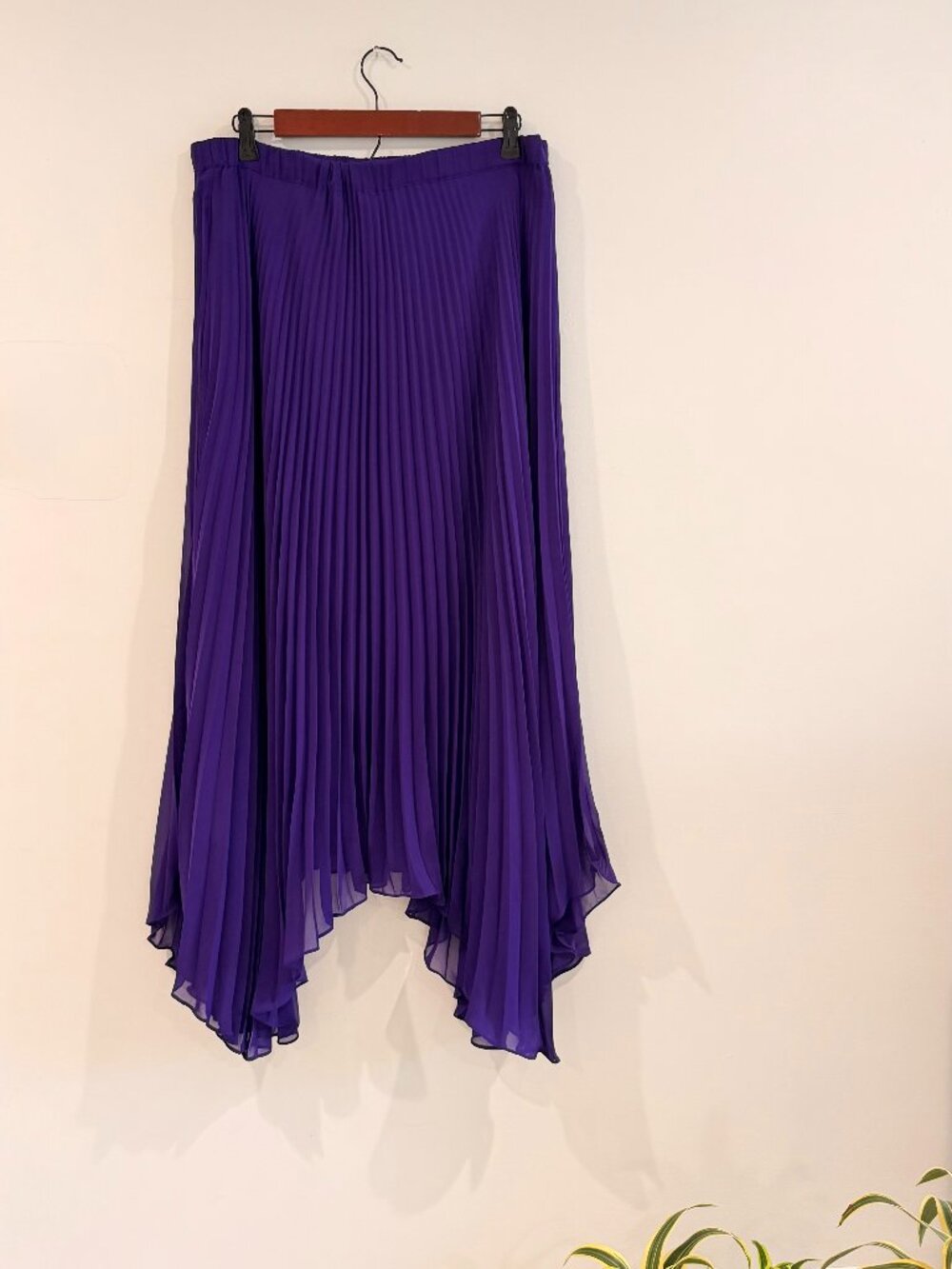 Club Monaco pleated skirt in rich deep purple